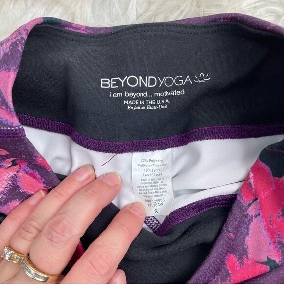 Beyond Yoga Dazed Luxe Floral Cropped Leggings - Picture 5 of 5